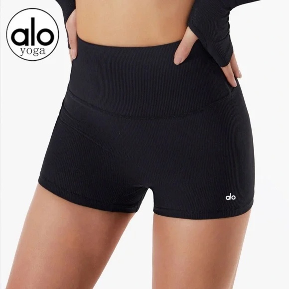 ALO Yoga - AloSoft Aura Short - Women's Black Shorts - Size XS